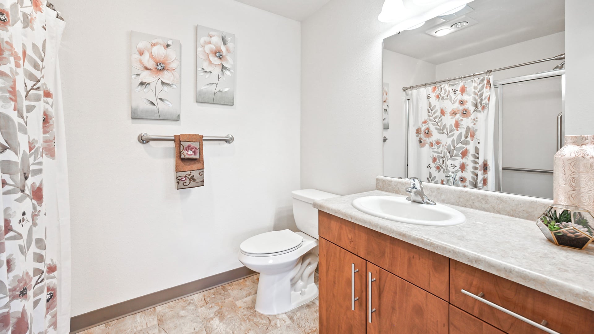 El Dorado Estates bathroomroomroom2